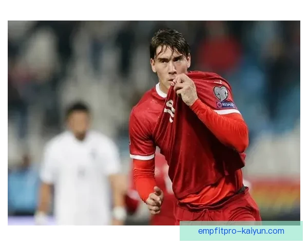 弗拉霍维奇的中锋作用持续受到关注，展现出稳定的进攻能力与战术价值。